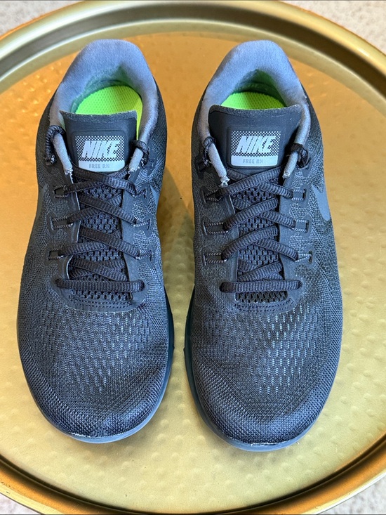 Nike Shoes - Nike Free RN Sneaker
